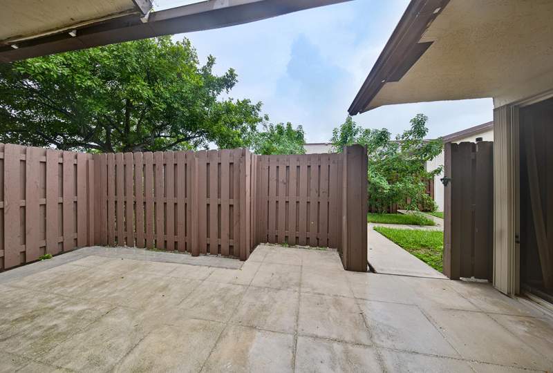 2 bedroom Townhouse at 3402 Waterview Circle #B, Waterview Estates, Palm Springs — photo 2