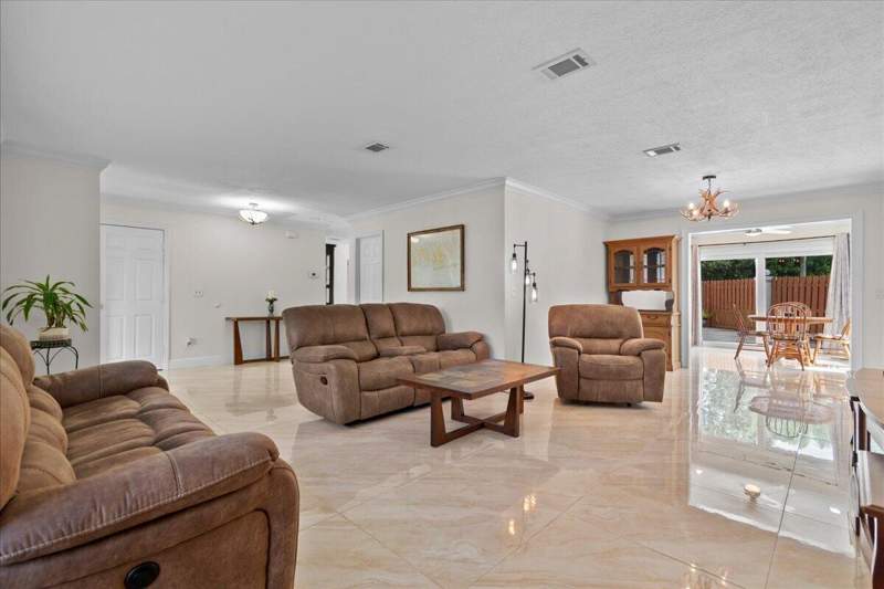 3 bedroom Single Family Residence at 1802 SE Hanby Avenue, South Port St Lucie Unit 14, Port St. Lucie — photo 4