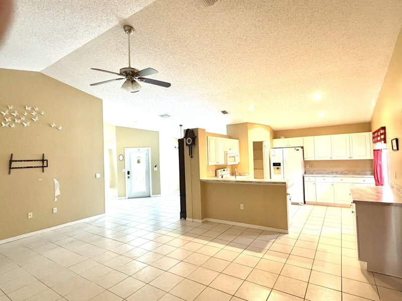 3 bedroom Single Family Residence at 342 SW North Shore Boulevard, Lakeforest At St Lucie West Phase 1, Port St. Lucie — photo 4