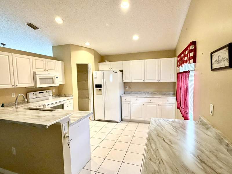 3 bedroom Single Family Residence at 342 SW North Shore Boulevard, Lakeforest At St Lucie West Phase 1, Port St. Lucie — photo 5