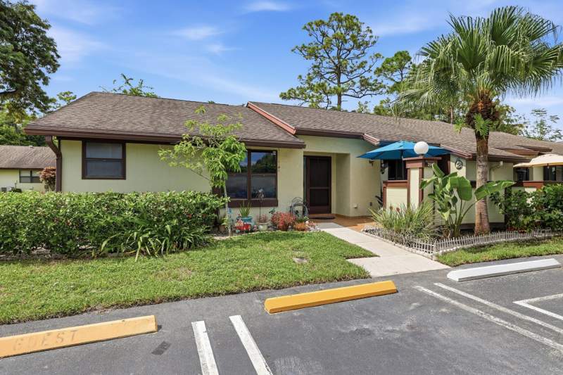 2 bedroom Townhouse at 259 Deerfield Court, Strathmore Gate West Unit 1, Royal Palm Beach — photo 2