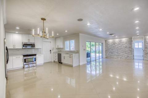 1123 SE 14th Avenue, Deerfield Beach FL - photo 9 of 24
