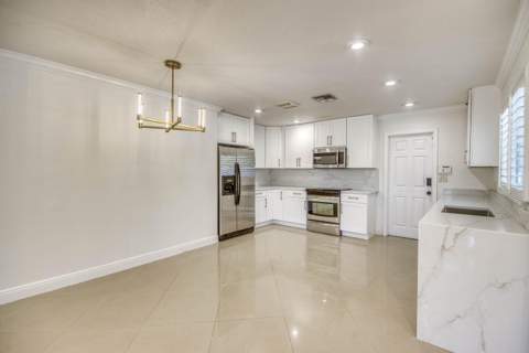 1123 SE 14th Avenue, Deerfield Beach FL - photo 11 of 24