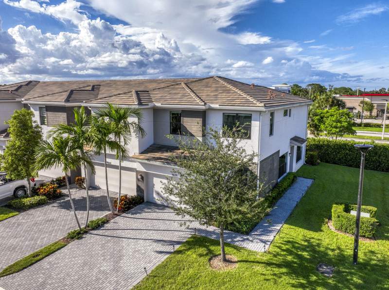 3 bedroom Townhouse at 8635 Antarus Drive, Saddle Wood, Lake Worth — photo 2