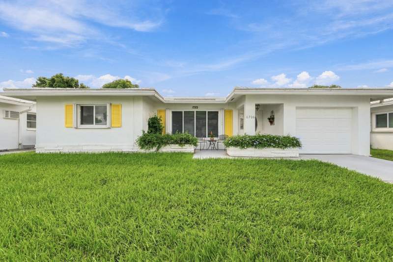 2 bedroom Single Family Residence at 6706 NW 71st Court, Mainlands Of Tamarac Lakes, Tamarac — photo 2