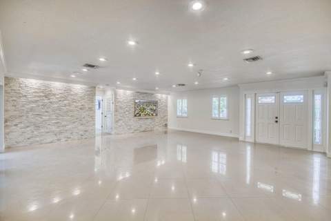1123 SE 14th Avenue, Deerfield Beach FL - photo 6 of 24