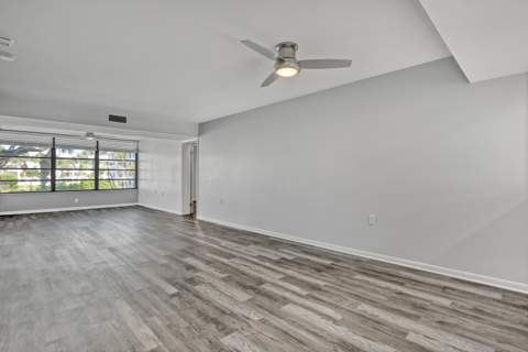 3650 Whitehall Drive #201, West Palm Beach FL - photo 7 of 34