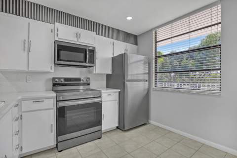 3650 Whitehall Drive #201, West Palm Beach FL - photo 14 of 34