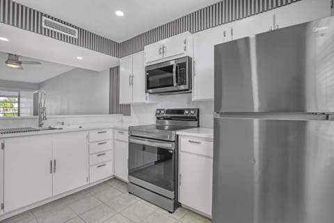 3650 Whitehall Drive #201, West Palm Beach FL - photo 16 of 34