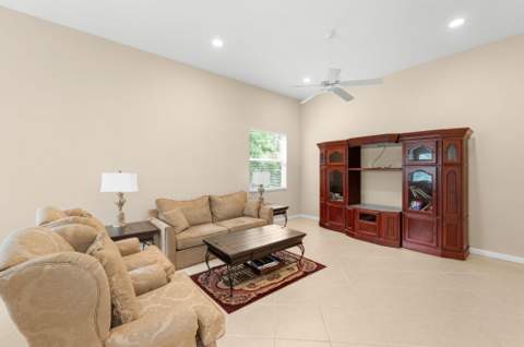 483 NW Blue Lake Drive, Port St. Lucie FL - photo 12 of 27