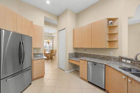 483 NW Blue Lake Drive, Port St. Lucie FL - photo 15 of 27