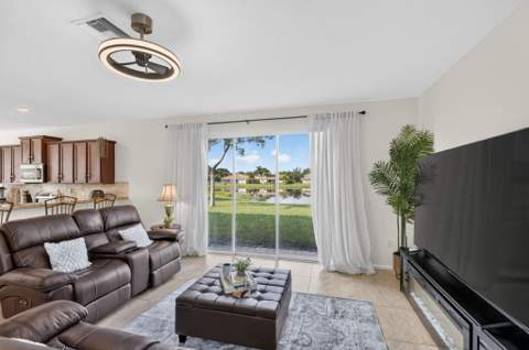 9070 Winterhaven Circle, West Palm Beach FL - photo 14 of 41