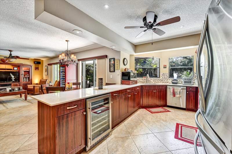 4 bedroom Single Family Residence at 11350 NW 1st Place, Cypress Glen, Coral Springs — photo 4