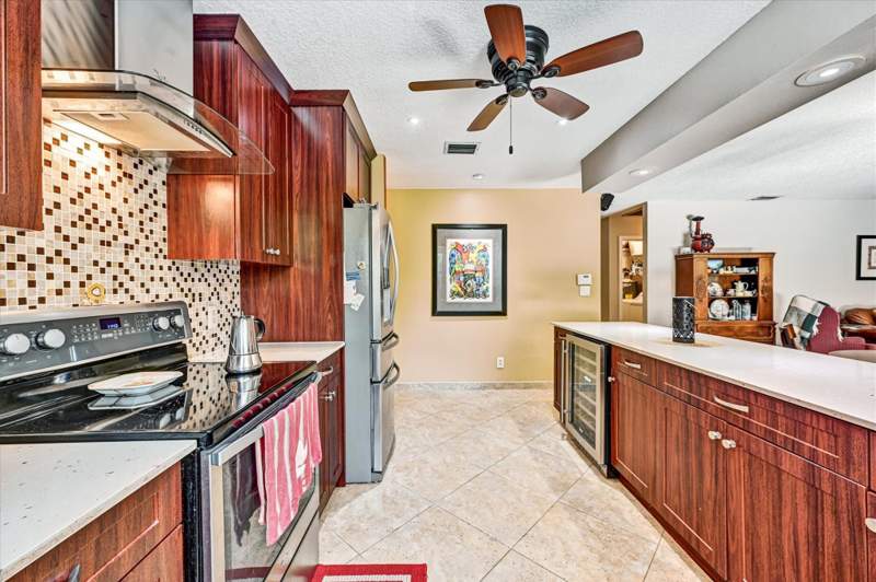 4 bedroom Single Family Residence at 11350 NW 1st Place, Cypress Glen, Coral Springs — photo 5