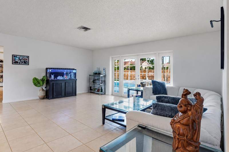 3 bedroom Single Family Residence at 4852 Sugar Pine Drive, Pheasant Walk Sec 1, Boca Raton — photo 4
