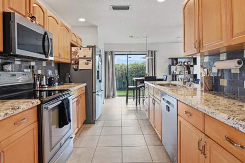 4852 Sugar Pine Drive, Boca Raton FL - photo 10 of 40