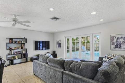 4852 Sugar Pine Drive, Boca Raton FL - photo 13 of 40