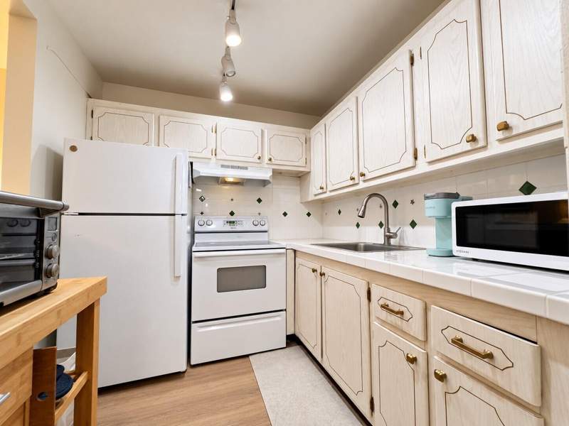 1 bedroom Condominium at 158 Chatham H, Chatham Condos, West Palm Beach — photo 4