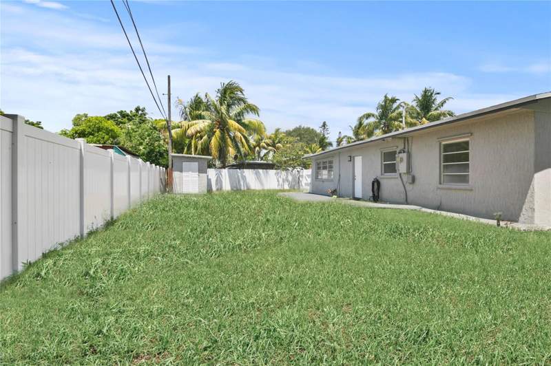 3 bedroom Single Family Residence at 1010 NE 24th Street, Cresthaven No 7, Pompano Beach — photo 2