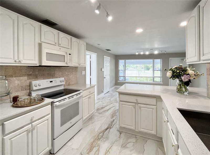 3 bedroom Single Family Residence at 1010 NE 24th Street, Cresthaven No 7, Pompano Beach — photo 5