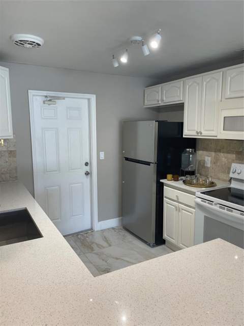 1010 NE 24th Street, Pompano Beach FL - photo 9 of 29