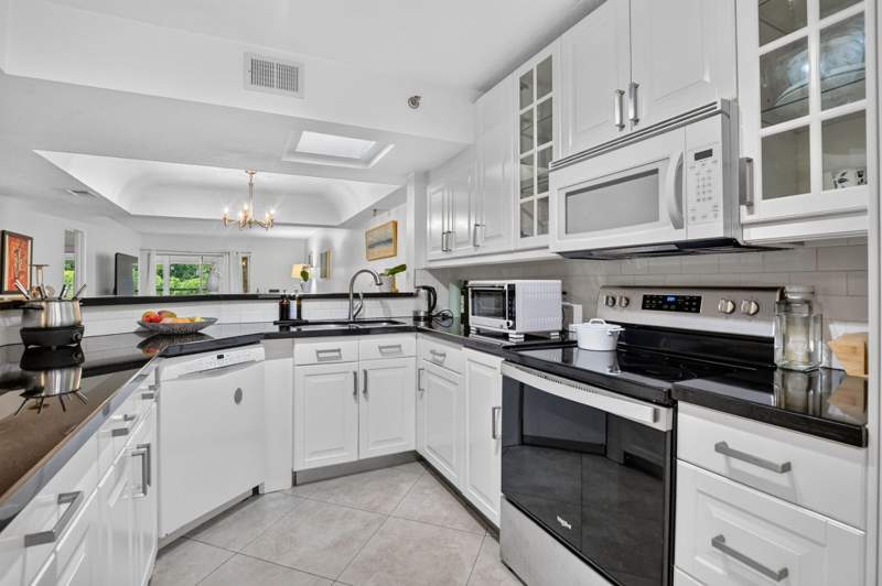 2 bedroom Condominium at 23344 Carolwood Lane #505, Pines Of Boca Barwood Condo, Boca Raton — photo 2