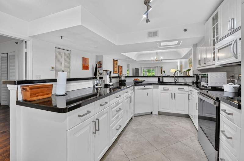 2 bedroom Condominium at 23344 Carolwood Lane #505, Pines Of Boca Barwood Condo, Boca Raton — photo 3