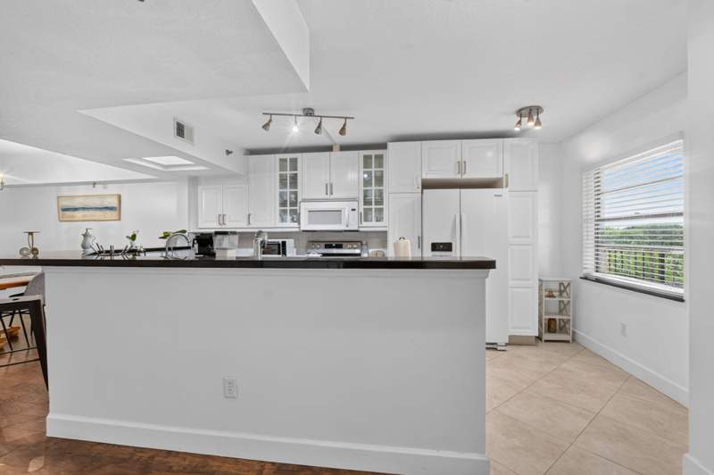 2 bedroom Condominium at 23344 Carolwood Lane #505, Pines Of Boca Barwood Condo, Boca Raton — photo 5