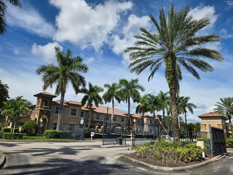 3 bedroom Condominium at 6515 Diamond Springs Terrace #2409, Links At Emerald Dunes Condo, West Palm Beach — photo 2