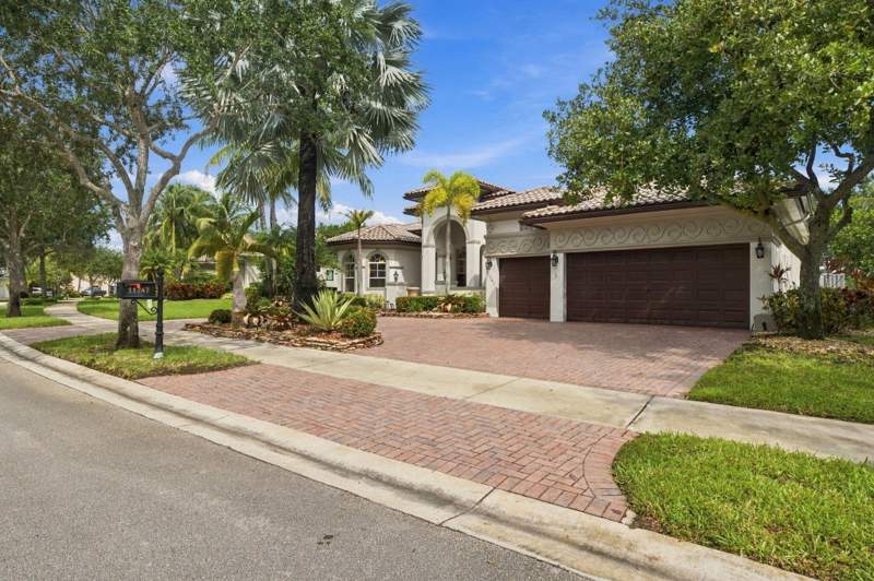 5 bedroom Single Family Residence at 11747 NW 69th Place, Heron Bay East, Parkland — photo 3