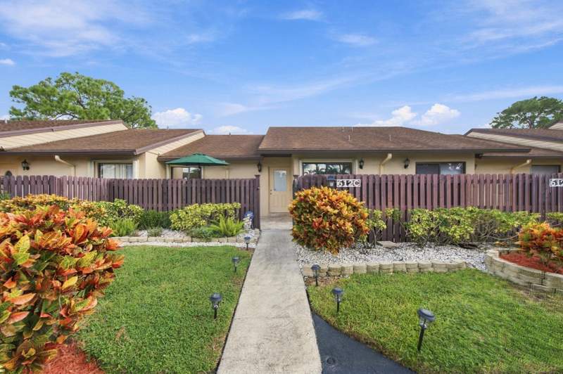 2 bedroom Villa at 612 Sea Pine Way #C, Pine Ridge North II Condo, Greenacres — photo 5