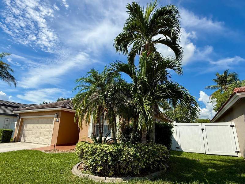 3 bedroom Single Family Residence at 870 NW 166th Avenue, Westfork I Plat, Pembroke Pines — photo 4