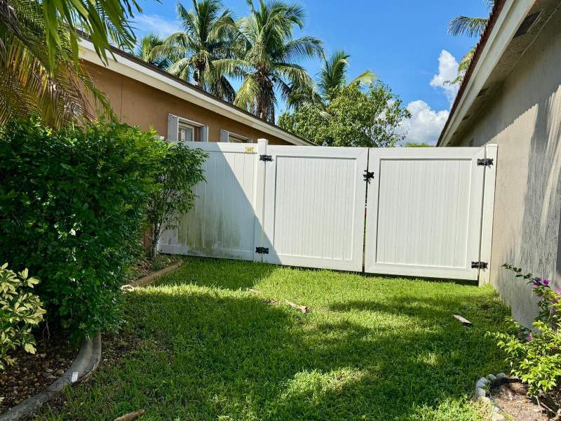 3 bedroom Single Family Residence at 870 NW 166th Avenue, Westfork I Plat, Pembroke Pines — photo 5