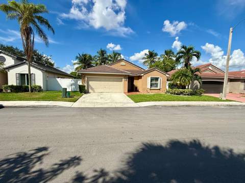 870 NW 166th Avenue, Pembroke Pines FL - photo 8 of 72