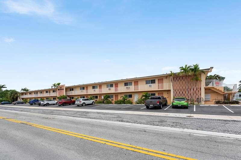 1 bedroom Stock Cooperative at 301 E McNab Road #113, Waterview Lodge Co-Op, Pompano Beach — photo 2