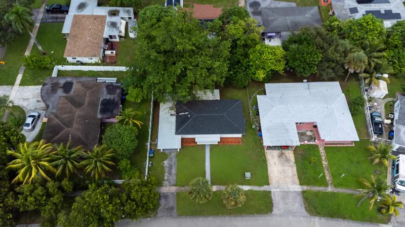 3 bedroom Single Family Residence at 810 Wyoming Avenue, Melrose Park Sec 7, Fort Lauderdale — photo 4