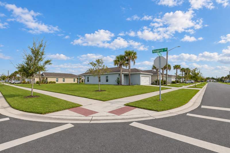 3 bedroom Single Family Residence at 521 Cherimoya Street, Avalon Crossing, Fort Pierce — photo 2