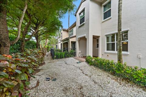4677 Mediterranean Circle, Palm Beach Gardens FL - photo 24 of 32