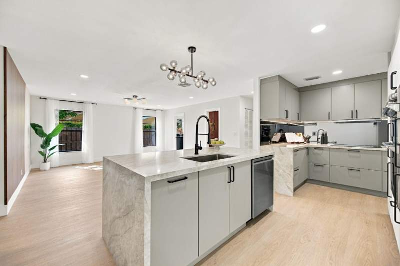 4 bedroom Single Family Residence at 10742 NW 18th Court, Cypress Run, Coral Springs — photo 3