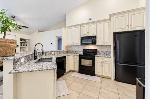 103 SW Pilsner Circle, Port St. Lucie FL - photo 11 of 33