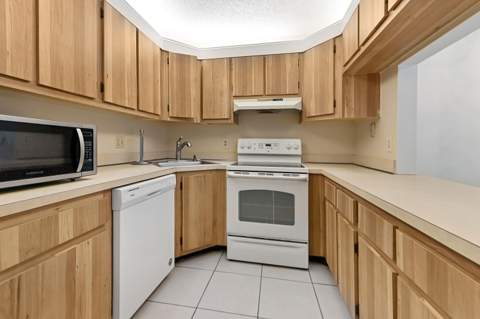 1005 Green Pine Boulevard #C2, West Palm Beach FL - photo 11 of 26