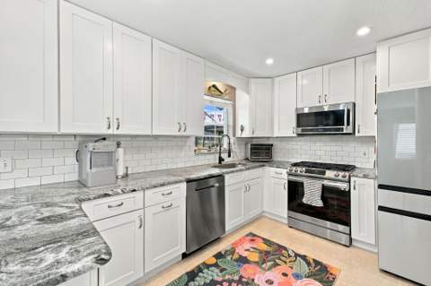 180 NE Surfside Avenue, Port St. Lucie FL - photo 9 of 22