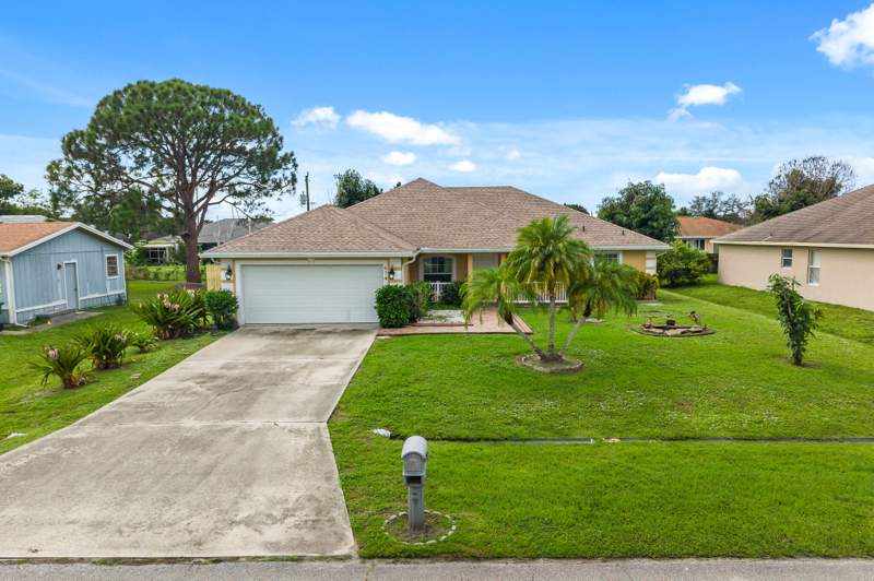3 bedroom Single Family Residence at 674 SW Lucero Drive, Port St Lucie Section 27, Port St. Lucie — photo 2