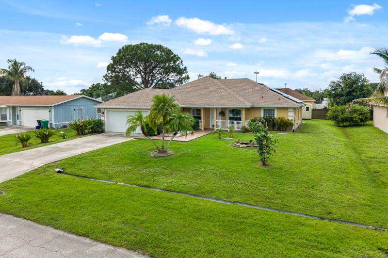 3 bedroom Single Family Residence at 674 SW Lucero Drive, Port St Lucie Section 27, Port St. Lucie — photo 3