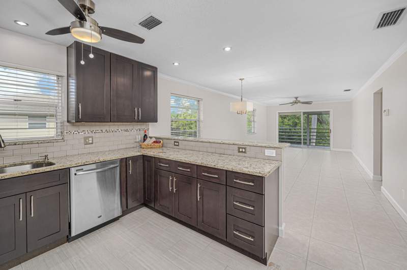 2 bedroom Condominium at 16 Lake Vista Trail #202, Vista St Lucie Buildings 9 Thru 20, Port St. Lucie — photo 2