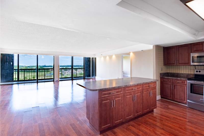 2 bedroom Condominium at 2480 Presidential Way #903, Lands of the President / Envoy, West Palm Beach — photo 5