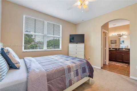 2851 W Prospect Road, Fort Lauderdale FL - photo 15 of 35