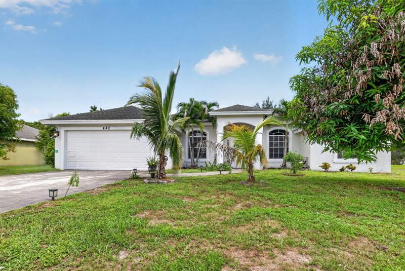 4 bedroom Single Family Residence at 422 SW Tulip Boulevard, Port St Lucie Section 41, Port St. Lucie — photo 2