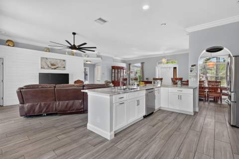 422 SW Tulip Boulevard, Port St. Lucie FL - photo 20 of 45