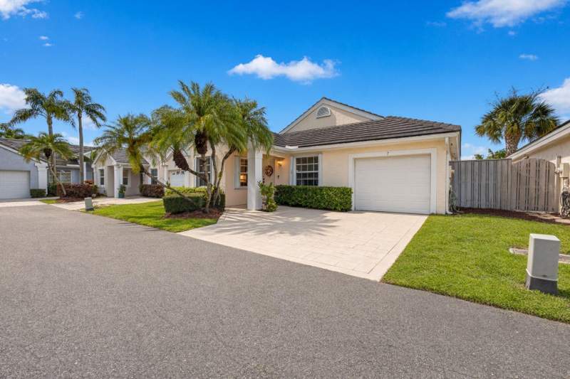 2 bedroom Single Family Residence at 7 Governors Court, Bristol Club At PGA Natl, Palm Beach Gardens — photo 2